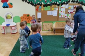 Skrzaty poznaja warzywa i owoce 10