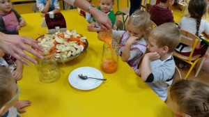 Skrzaty poznaja warzywa i owoce 105