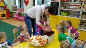 Skrzaty poznaja warzywa i owoce 107