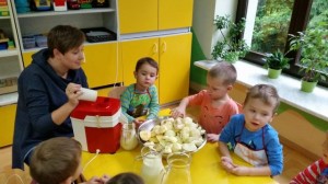 Skrzaty poznaja warzywa i owoce 109