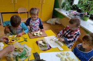 Skrzaty poznaja warzywa i owoce 15