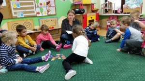 Skrzaty poznaja warzywa i owoce 51