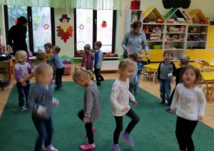 Skrzaty poznaja warzywa i owoce 60