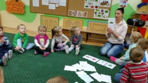 Skrzaty poznaja warzywa i owoce 77