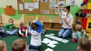 Skrzaty poznaja warzywa i owoce 78